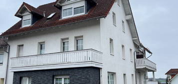 Großzügige DG-Wohnung mit fünf Zimmern und Balkon in Waldernbach