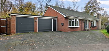 Bungalow for sale in Badgers Oak, Mill Lane, Drakes Broughton, Pershore, Worcestershire. WR10