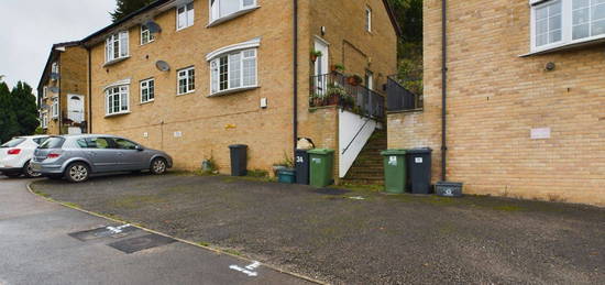 Flat to rent in Castle Rise, Stroud, Gloucestershire GL5