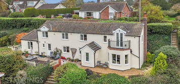 4 bed detached house for sale