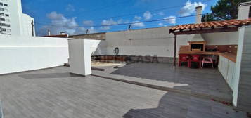 Apartamento T2+1 + terraço de 120 m2 + garagem (BOX)