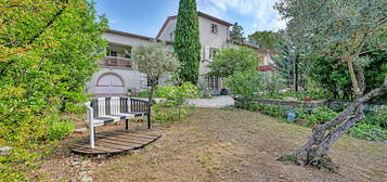 Belle maison d'artiste avec jardin et piscine