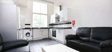 4 bed flat to rent