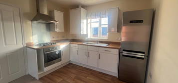 Flat to rent in Prince Rupert Drive, Aylesbury HP19