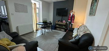 4 bedroom terraced house