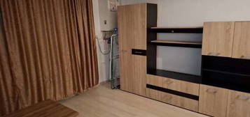 Inchiriez apartament studio