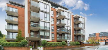 Flat for sale in Station Road, Gerrards Cross SL9