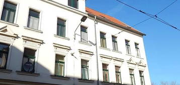 kleine Maisonette-Wohnung mit Wannenbad und offenem Küchenbereich