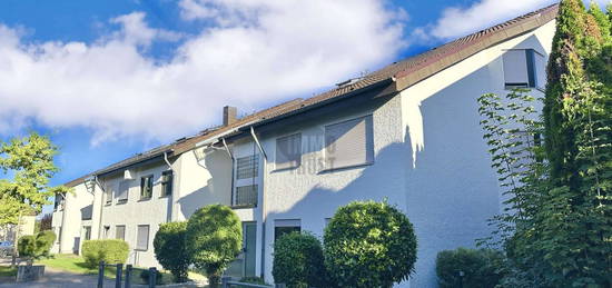 CHARMANTE WOHNUNG MIT BALKON UND BLICK INS GRÜNE