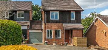 3 bedroom link detached house for sale