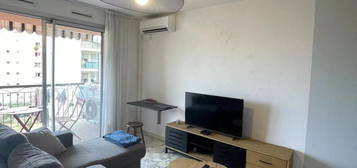 Studio meublé  à louer, 1 pièce, 29 m², Étage 2/–