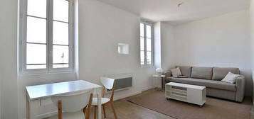 Studio meublé  à louer, 1 pièce, 29 m², Étage 2/–