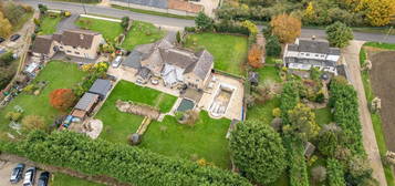 6 bed detached house for sale