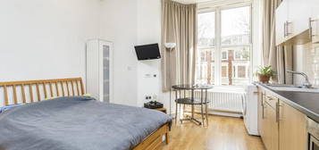 Studio to rent in Shepherds Bush Road, Brook Green W6