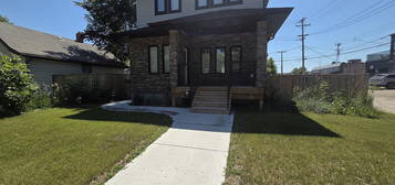 112 Ash St E, Saskatoon, SK S7J 0J8