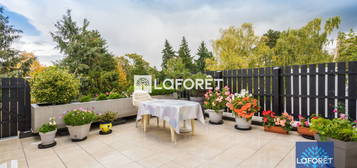 Bel appartement atypique, sublimé par une vaste terrasse lumineuse