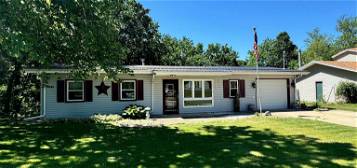 604 Lincoln Dr, Webster City, IA 50595