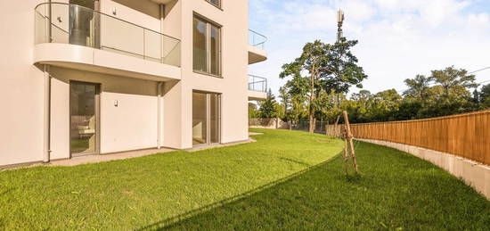 Luxus Gartenwohnung mit ca. 272m² Eigengarten! Privater Badesteg inklusive - SC…