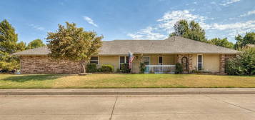 200 E Grand Teton Ct, Yukon, OK 73099