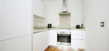 Flat to rent in Streatham High Road, London SW16