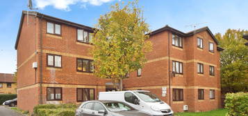 Flat for sale in Tramway Avenue, London N9