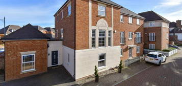 5 bedroom semi-detached house for sale