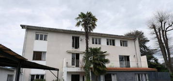 PAU Est - Grand ensemble immobilier ≃ 800m2. Terrain de 2100m2