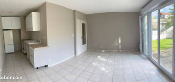 Appartement T2 avec grand jardin privatif et garage en sous sol