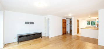 3 bed maisonette to rent