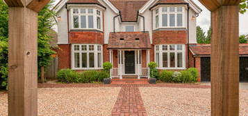 5 bedroom detached house