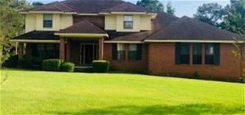 606 Lakeview Dr, Tuskegee, AL 36083