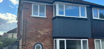 3 bedroom semi-detached house to rent