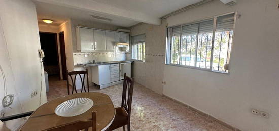 Chalet adosado en venta en calle Valle