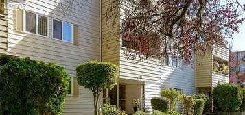 303 611 Constance Ave, Esquimalt, British Columbia 