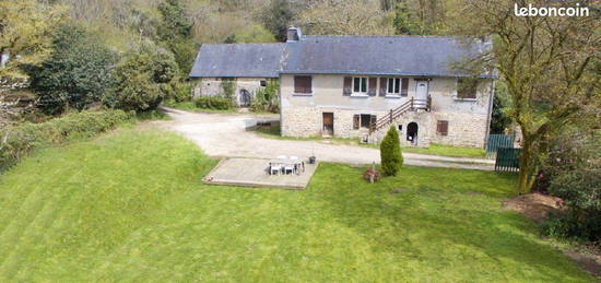 Maison sans voisinage 7 pièces - avec hangar et ancien moulin