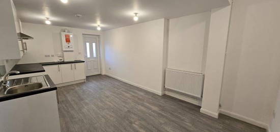 Flat to rent in Hertford Road, Enfield EN3