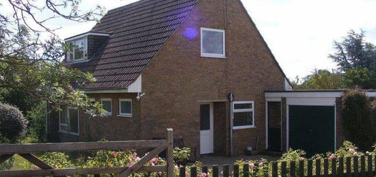 3 bed detached house to rent