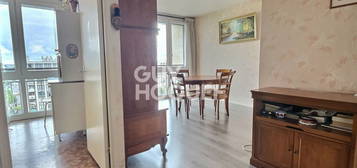 À VENDRE 3 PIÈCES  AU DERNIER ETAGE