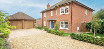 5 bedroom detached house