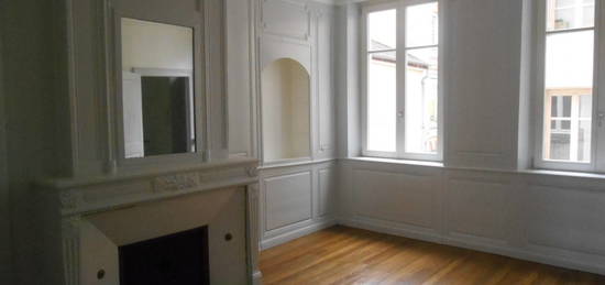 Appartement  à louer, 6 pièces, 3 chambres, 129 m²