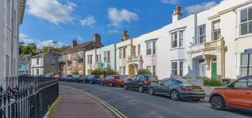 6 bedroom terraced house