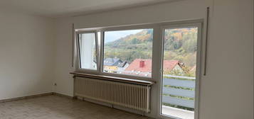 Irrel - geräumige 3-Zimmer-Erdgeschosswohnung mit EBK, Balkon und Garage