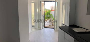 Apartamento T1 com 72,3 m2 em Carnaxide | Wallis Real Estate