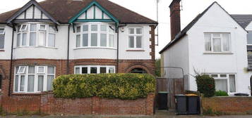 3 bed semi-detached house to rent