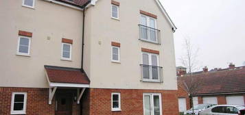 Flat to rent in Towpath Gardens, The Moorings, Swindon SN1