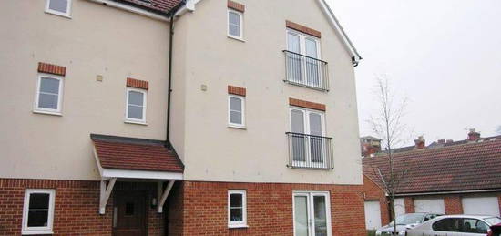 Flat to rent in Towpath Gardens, The Moorings, Swindon SN1