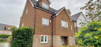 5 bedroom detached house to rent