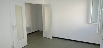 Appartement  à louer, 3 pièces, 2 chambres, 49 m²