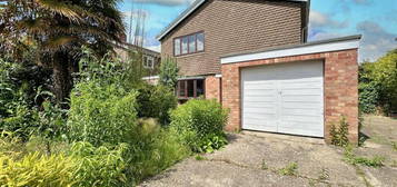 6 bedroom detached house