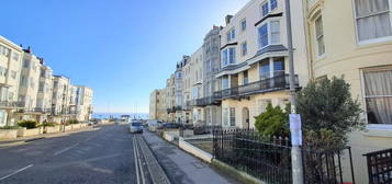 Flat for sale in Lower Rock Gardens, Brighton BN2